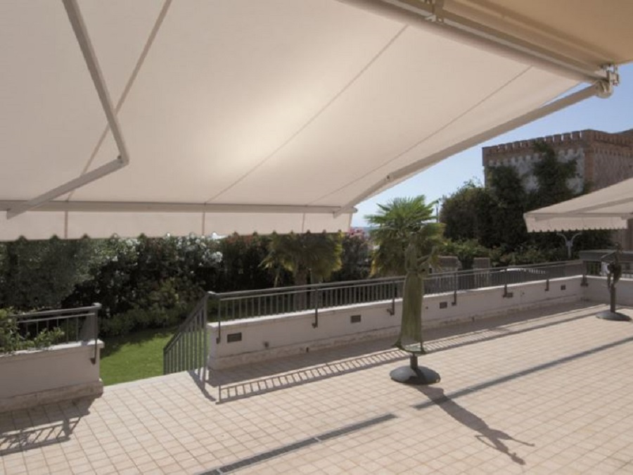 TENDE DA SOLE PER TERRAZZI A BRACCI